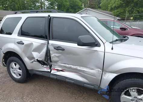 2011 Ford Escape Xlt z USA, uszkodzony, nr VIN 1FMCU0D78BKB32984